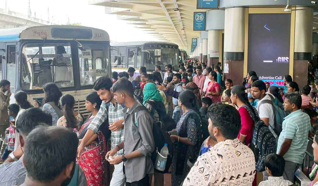 Festival Travel Woes..Crowds at Bus Stations and Traffic Jams on Highways