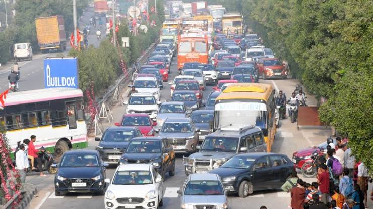 చౌటుప్పల్లో భారీగా ట్రాఫిక్ జామ్
