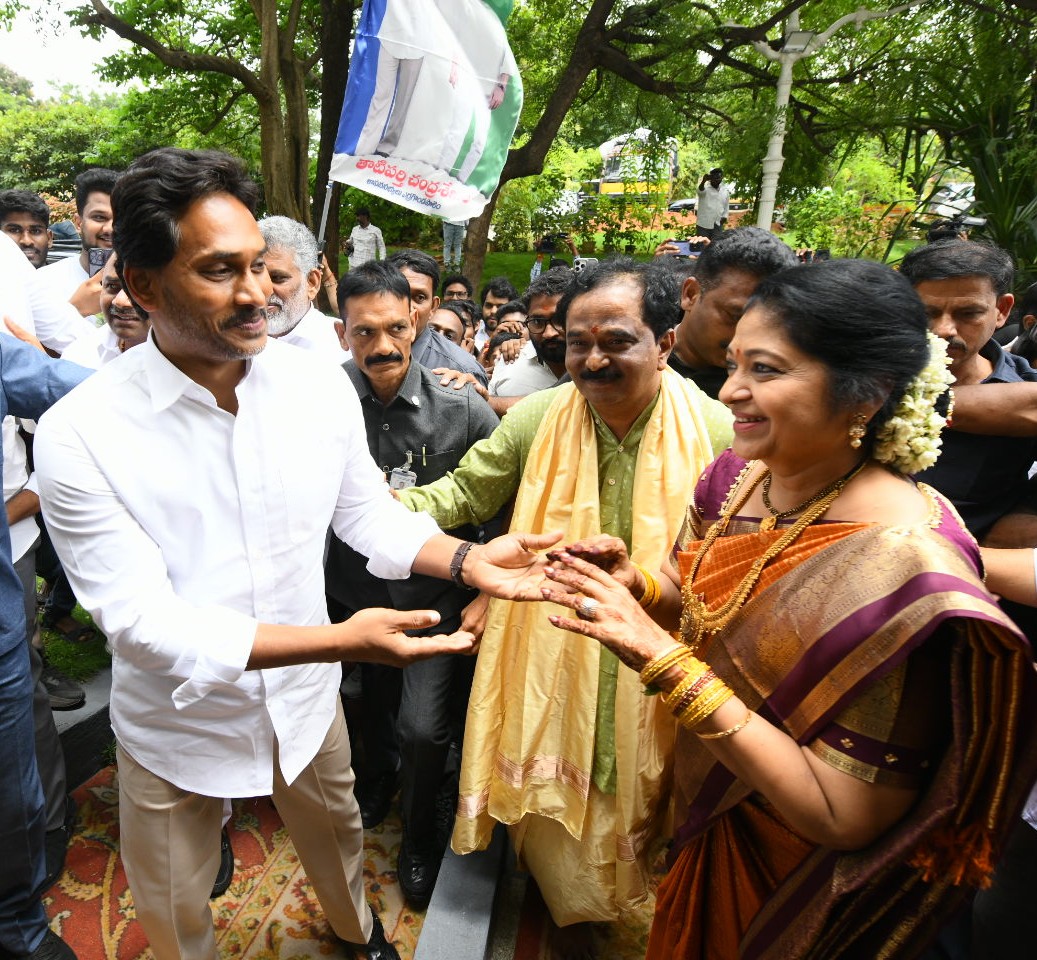 హైదరాబాద్లో వైఎస్ జగన్ పర్యటన.. వివాహ వేడుకకు హాజరు