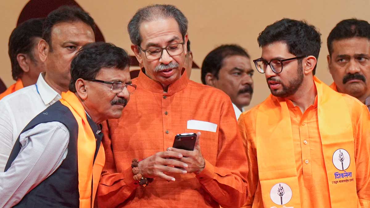 తిరుగుబాటు ఎంపీలకు శివసేన లీగల్ నోటీసులు