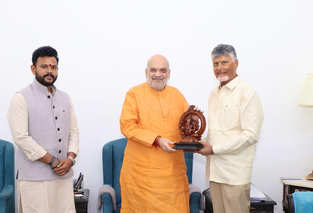 ఢిల్లీలో అమిత్ షా, అశ్విని వైష్ణవ్లతో చంద్రబాబు భేటీ