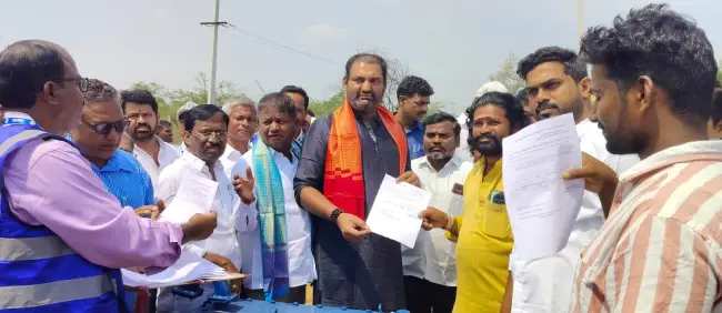 రైతులకు విద్యుత్తు నియంత్రికల పంపిణీ.. ఎమ్మెల్యే అనిరుధ్ రెడ్డి