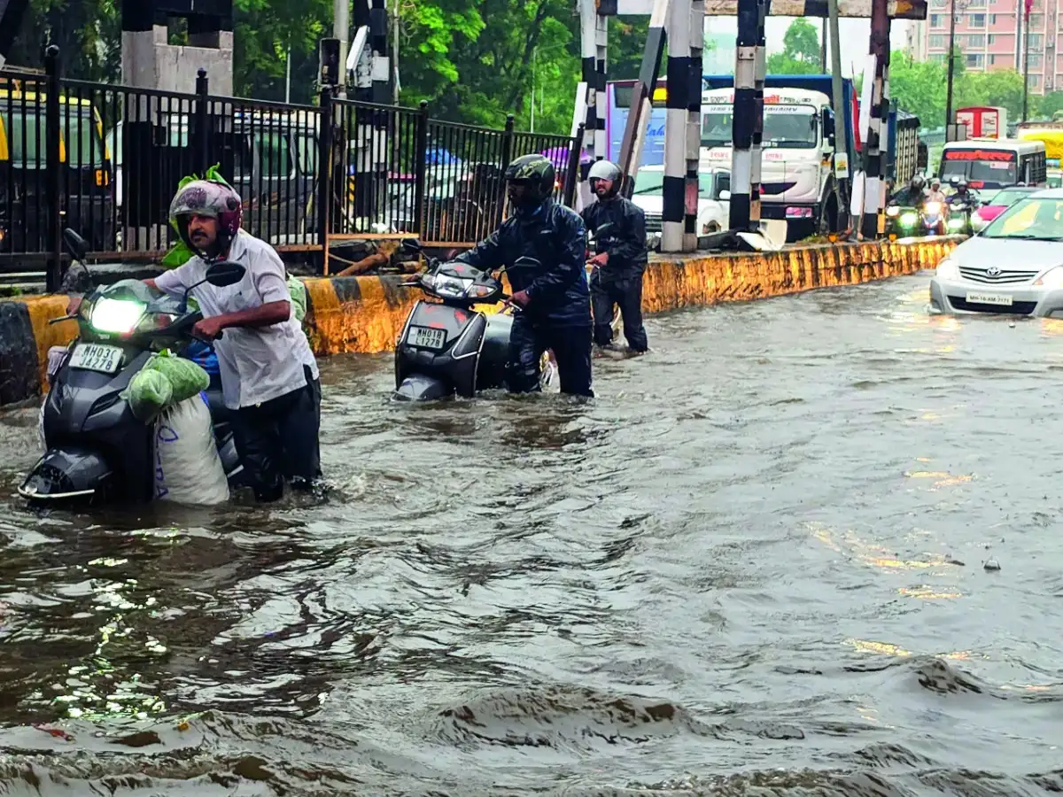 ముంబైని ముంచెత్తిన భారీ వర్షాలు