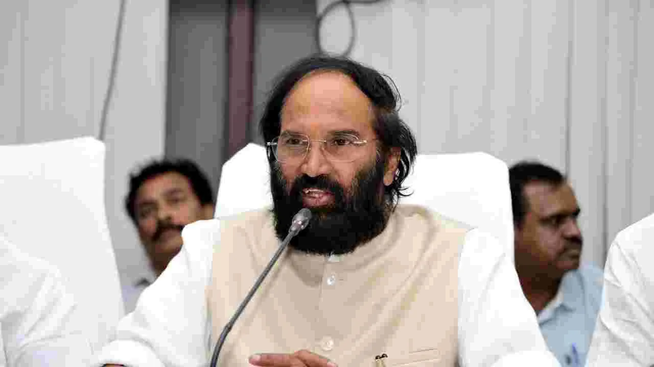 రైతులకు భరోసా ఇచ్చిన మంత్రి ఉత్తమ్ కుమార్ రెడ్డి 