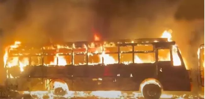 అనంతపురం జిల్లాలో ప్రైవేట్ ట్రావెల్ బస్సులో భారీ అగ్నిప్రమాదం