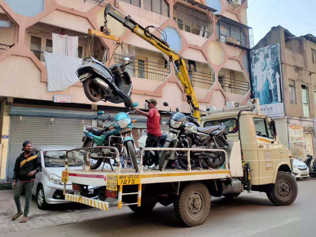 అక్రమ పార్కింగ్‌పై కఠిన చర్యలు.. కొత్త టోయింగ్ పాలసీ సిద్ధం!