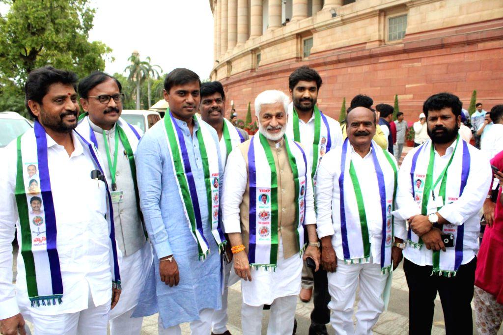 YSRCP MPs Submit Memorandum to Amit Shah