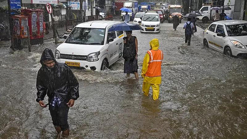 Heavy Rain Alert for Five Telangana Districts