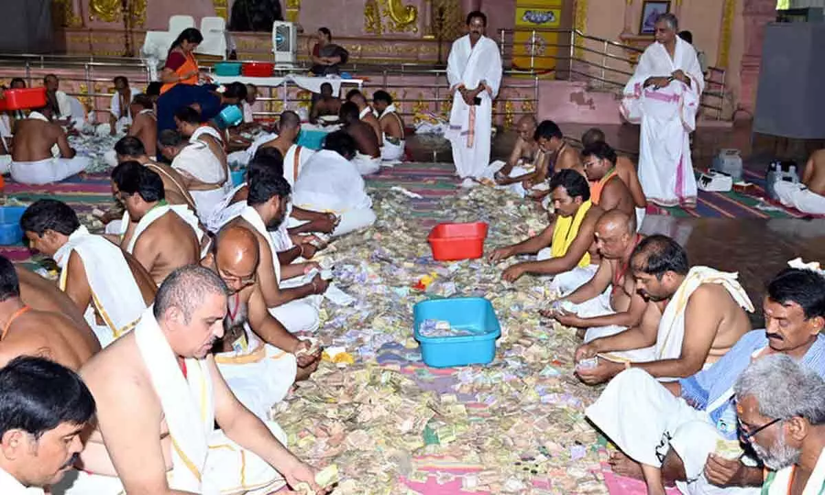 కాణిపాకం వినాయకుడి హుండీకి భారీ ఆదాయం