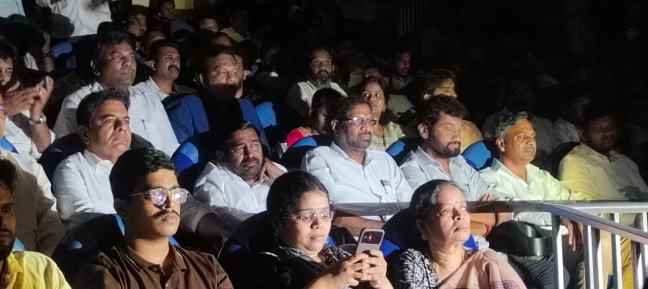 KTR Watches ‘The Paradise’ Along with BRS Leaders