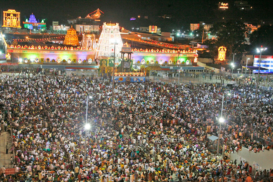 తిరుమలలో భారీ రద్దీ...దర్శనానికి 12 గంటల సమయం
