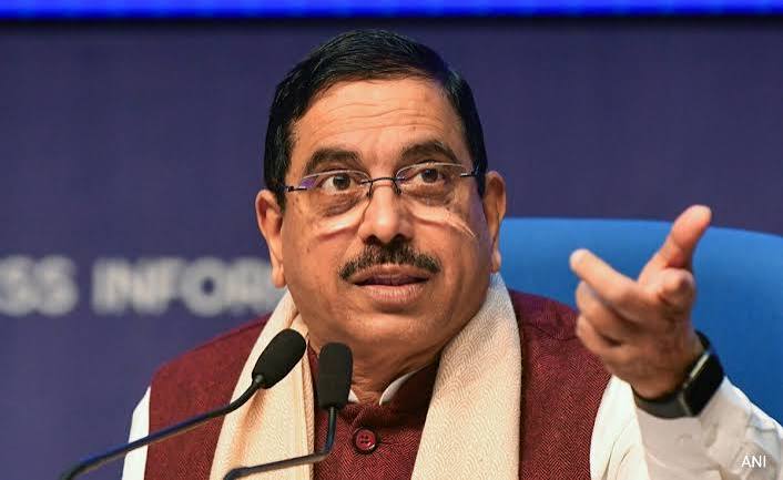 రాజకీయాల్లోకి రావాలంటే పార్టీ పెట్టుకోవాలి – ప్రహ్లాద్ జోషి