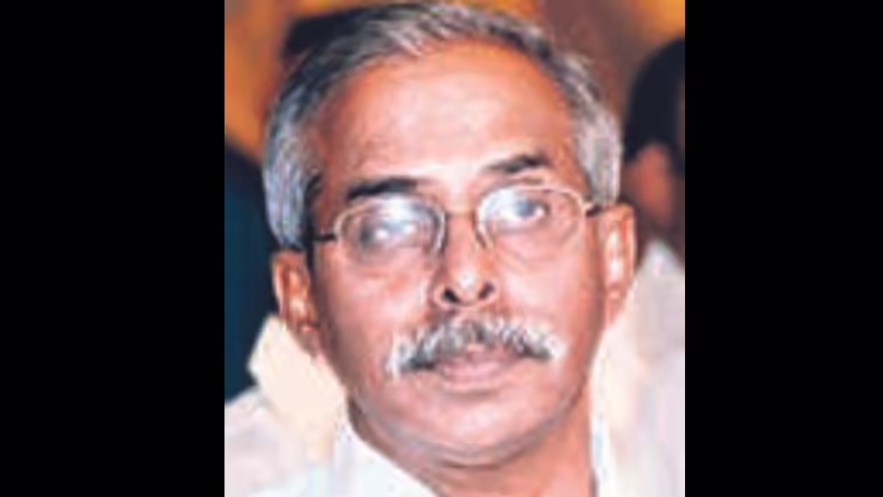 వివేకా హత్య కేసులో పిటిషన్లపై కోర్టు అసహనం