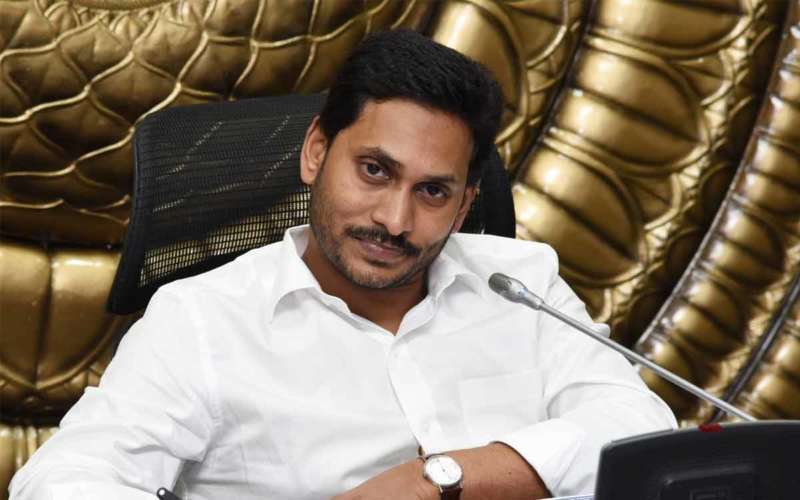 క్రాంతి కుమార్ కుటుంబాన్ని పరామర్శించిన జగన్..