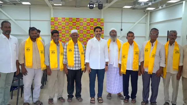 నారా లోకేశ్ సమక్షంలో తెదేపాలో చేరిన పలువురు వైకాపా సీనియర్ నేతలు