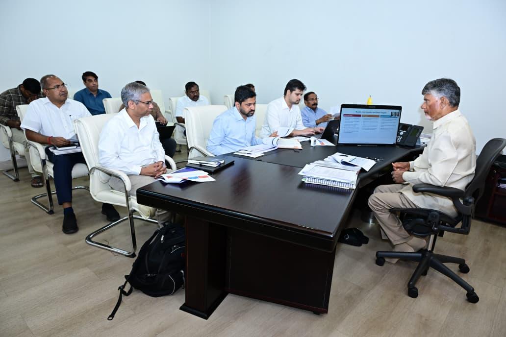 ఏపీలో తుఫాను బీభత్సం...సహాయక చర్యలపై సీఎం సమీక్ష