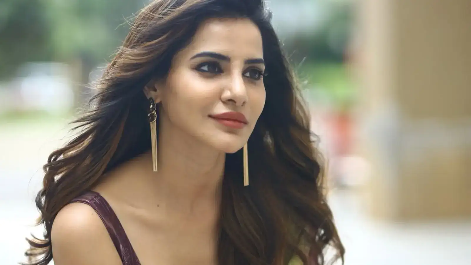 CCS Police Notices To Actress Ashu Reddy !