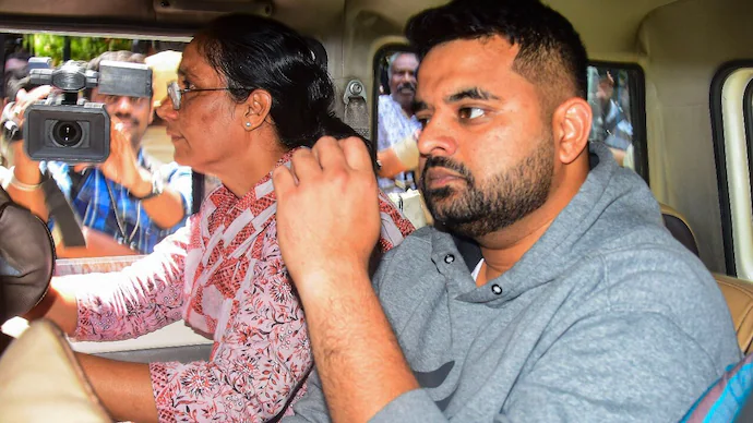 రేవణ్ణపై మరో కేసు.. జైలులో తనిఖీలు