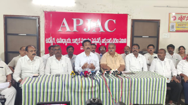 డీఏలు, పీఆర్సీ బకాయిలపై ఏపీ ఉద్యోగుల నిరసన