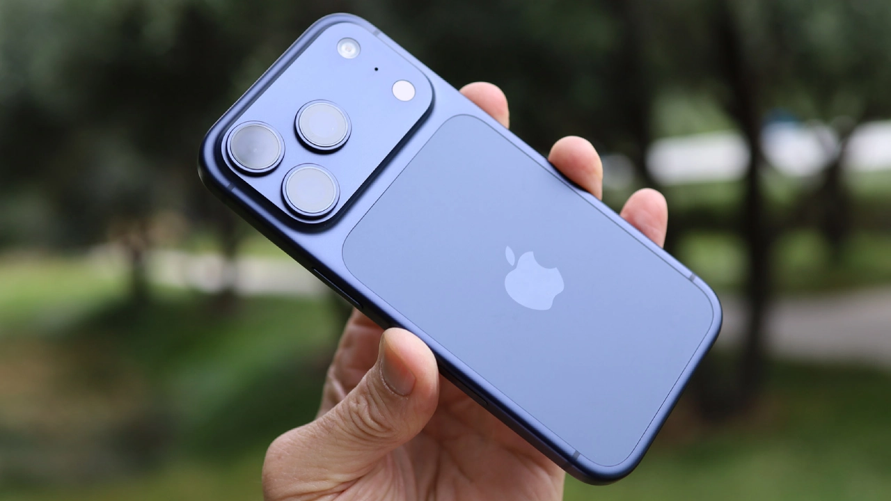 India Chosen for iPhone 18 Pro Production.. Apple’s Shocking Move!