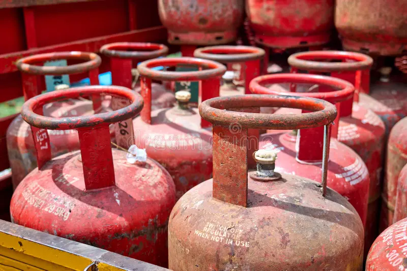 LPG Consumers Get Good News.. Key Decision on Refill Booking!