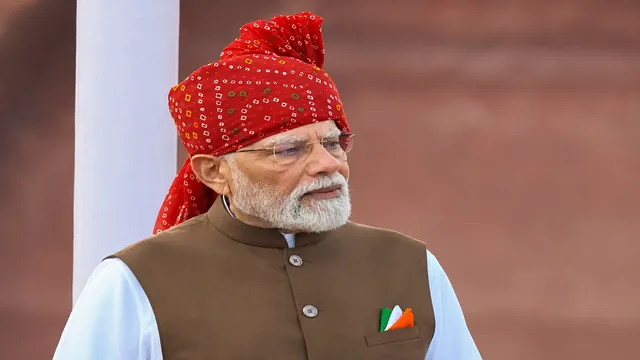 PM Modi Hoists National Flag at Red Fort on 80th Independence Day