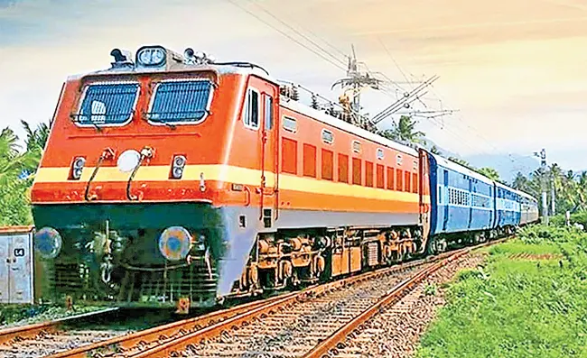 దసరా రద్దీ వేళ రైళ్లలో జనరల్ బోగీల కొరత