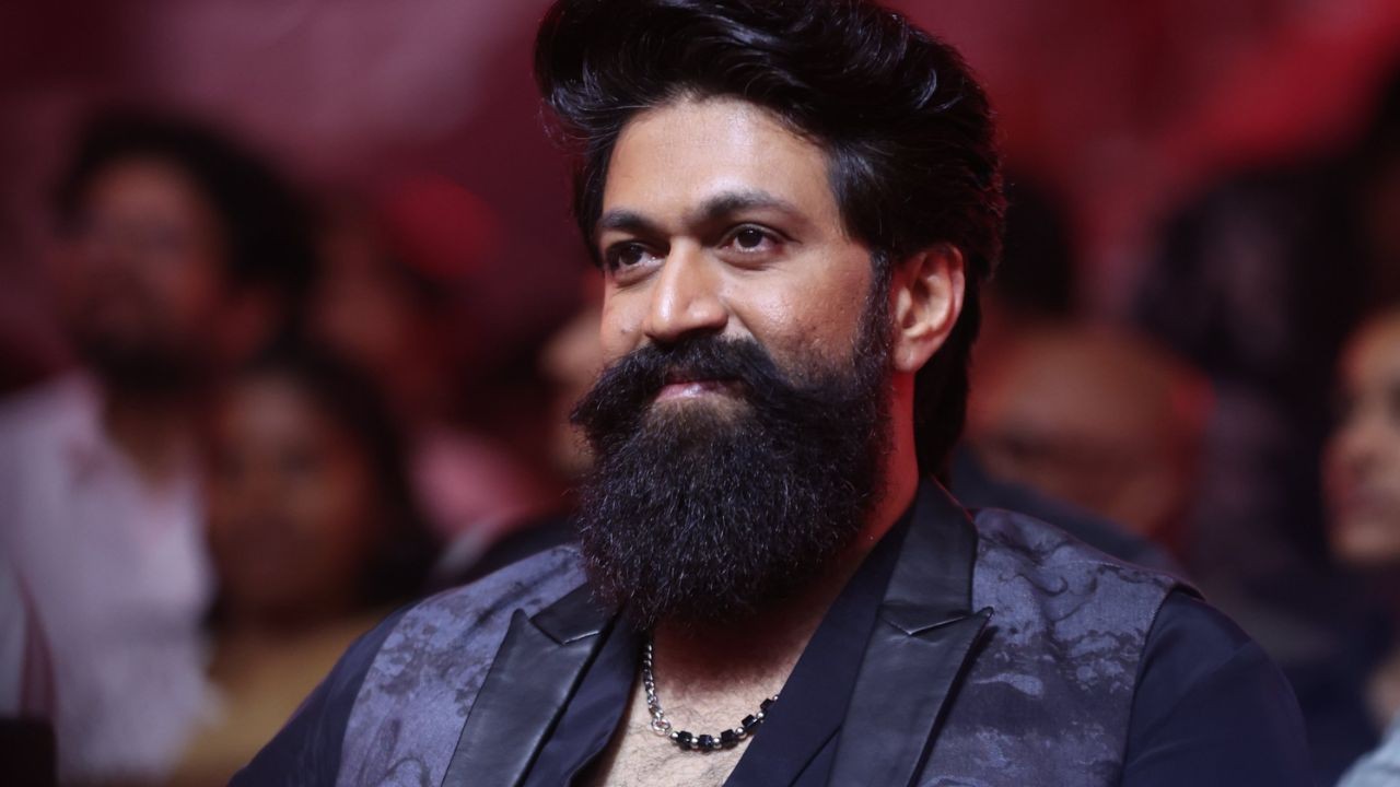 యశ్‌ మౌనం.. బాక్సాఫీస్‌ నంబర్లే సమాధానం!