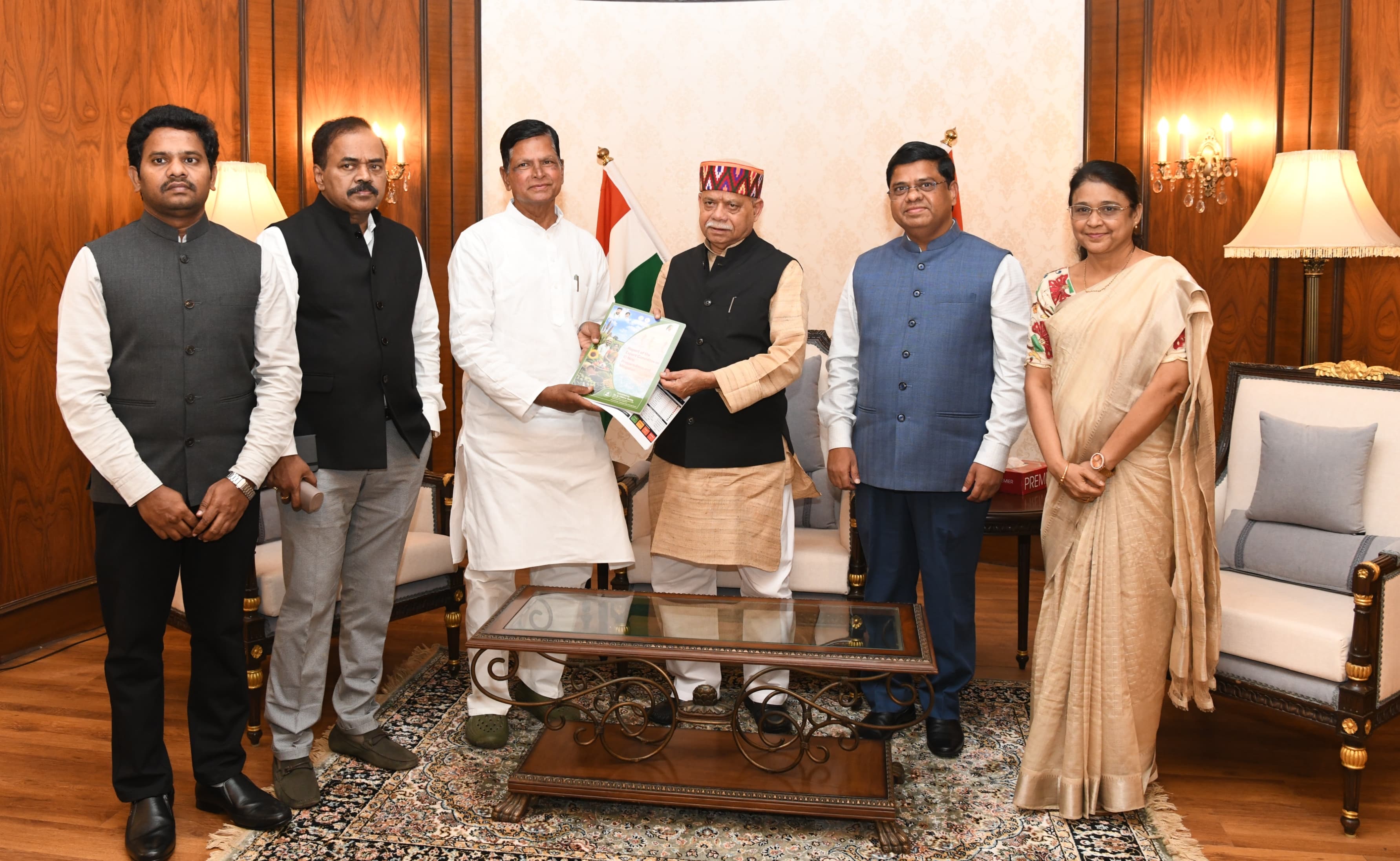 పప్పు దినుసులు, ఆయిల్ పామ్ సాగుపై దృష్టి పెట్టాలి - గవర్నర్