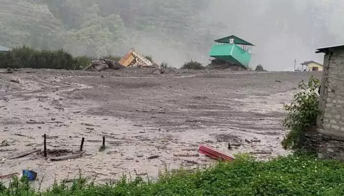 కొండచరియలు, వరదలతో ఉత్తరాఖండ్లో తీవ్ర నష్టం