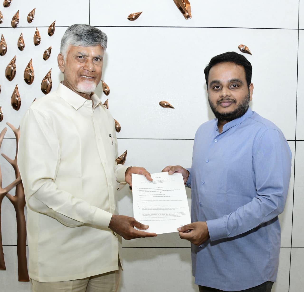 రాజ్యసభ బరిలో టీడీపీ అభ్యర్థులు.. బీ-ఫారంలు అందజేసిన చంద్రబాబు