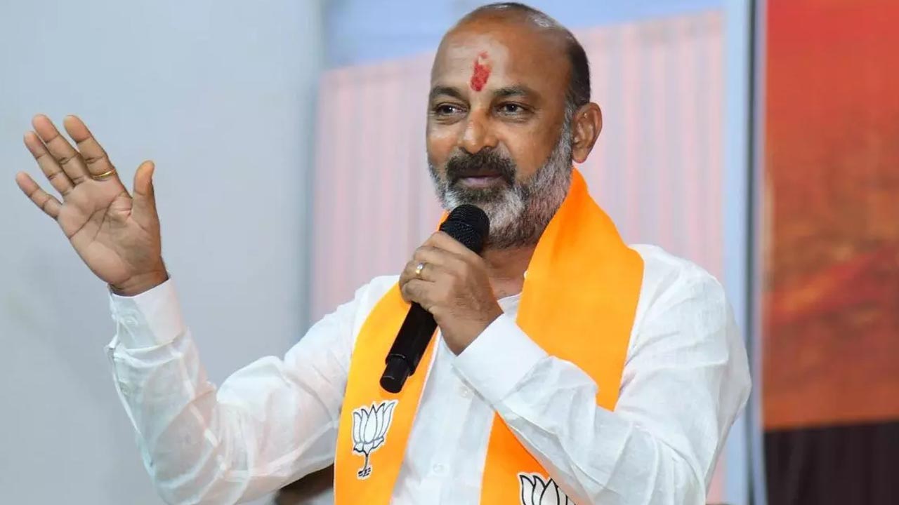 కాంగ్రెస్, బీఆర్ఎస్పై బండి సంజయ్ తీవ్ర విమర్శలు