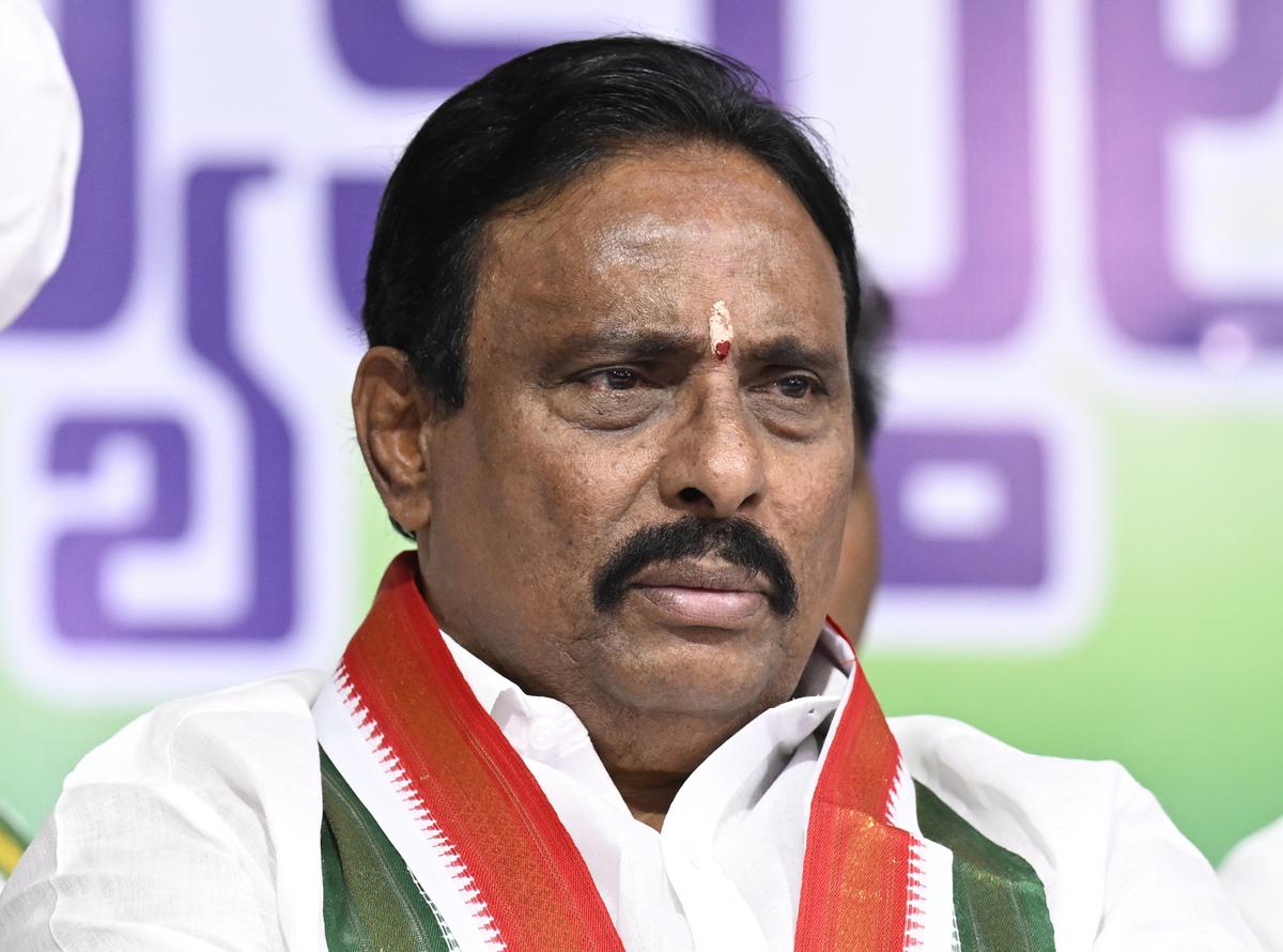 ఖైరతాబాద్ టికెట్పై తప్పుడు కథనాలు.. ‘సత్యాగ్రహి’పై దానం వర్గం ఫిర్యాదు