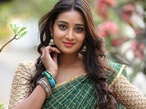 BiggBoss Fame Bhanu Sri Reveals ₹20 Lakh Financial Fraud