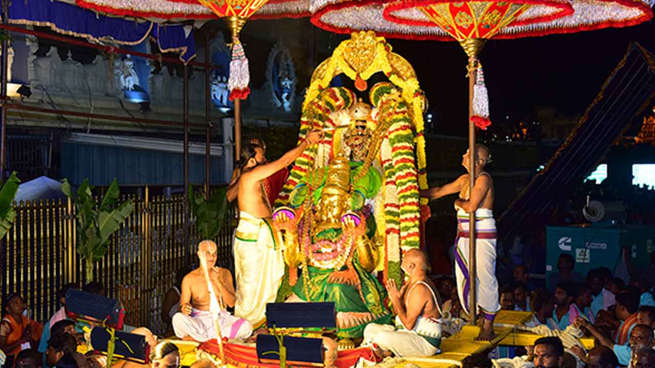 శ్రావణ పౌర్ణమి వేళ తిరుమలలో గరుడసేవ