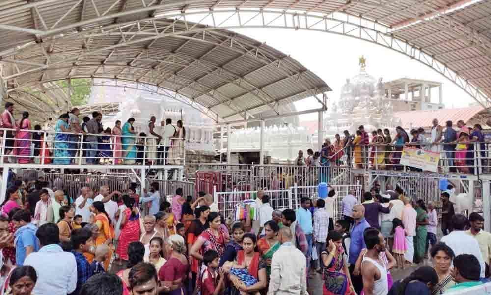 ఒకేరోజు మాస శివరాత్రి, ఆరుద్ర నక్షత్రం.. శివాలయాలకు పోటెత్తిన భక్తులు