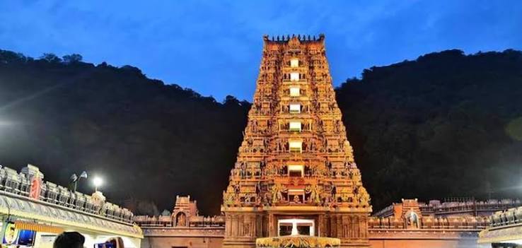 దుర్గమ్మ ఆలయంలో మరోసారి భద్రతాలోపం