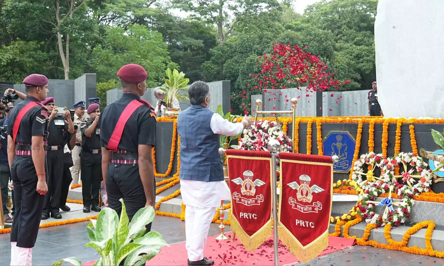 సైనికుల సేవలకు ప్రపంచ గౌరవం: డీకే శివకుమార్