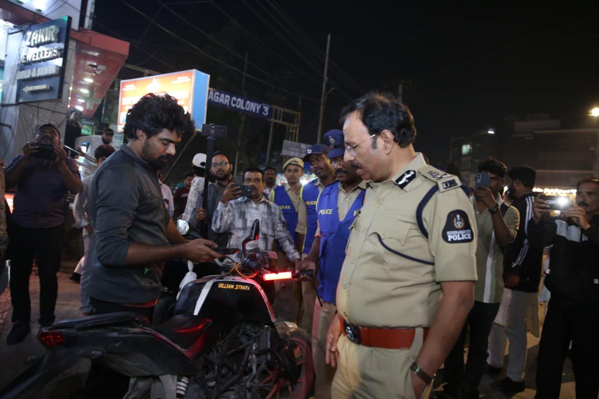 హైదరాబాద్‌లో అర్ధరాత్రి పోలీసుల ఆపరేషన్ కవచ్