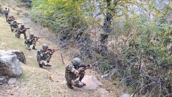 జమ్మూకశ్మీర్లో ఇద్దరు ఉగ్రవాదుల హతం