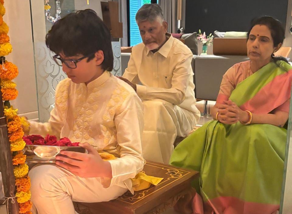 CM Chandrababu Offers Ganesh Puja with Family, Prays for AP’s Prosperity