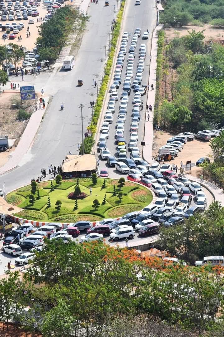 Heavy Rush at Yadadri Temple!