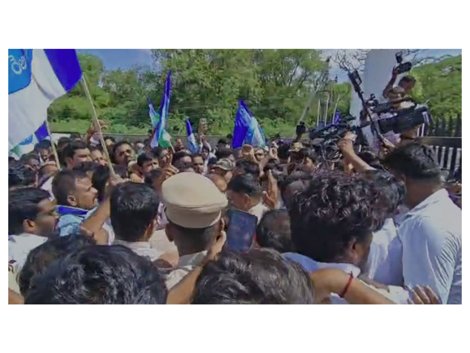 Tension in Tadipatri.. Police Deny Permission for TDP, YSRCP Programmes