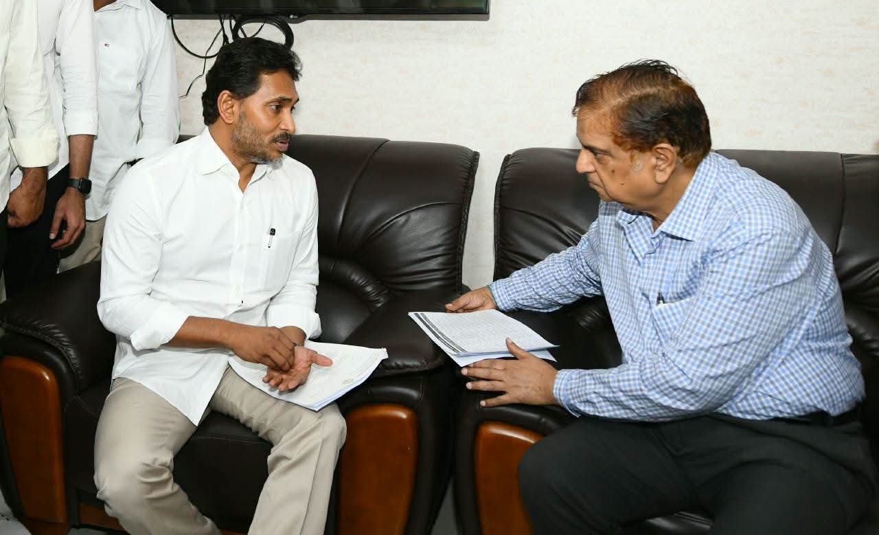 రాష్ట్రవ్యాప్తంగా దాడులు, నామినేషన్ల అడ్డగింతపై ఎస్ఈసీకి జగన్ ఫిర్యాదు...