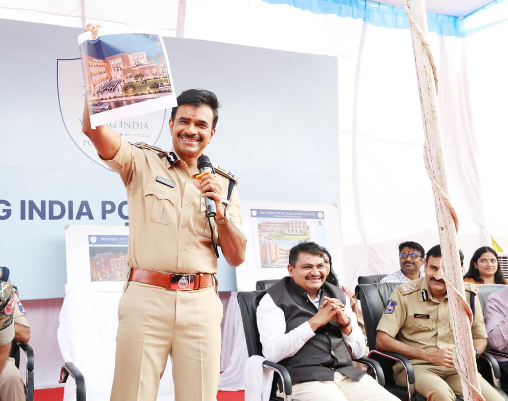 పోలీసు పిల్లలకు నాణ్యమైన విద్యే సిబ్బంది సంక్షేమానికి కీలకం - డీజీపీ సీవీ ఆనంద్