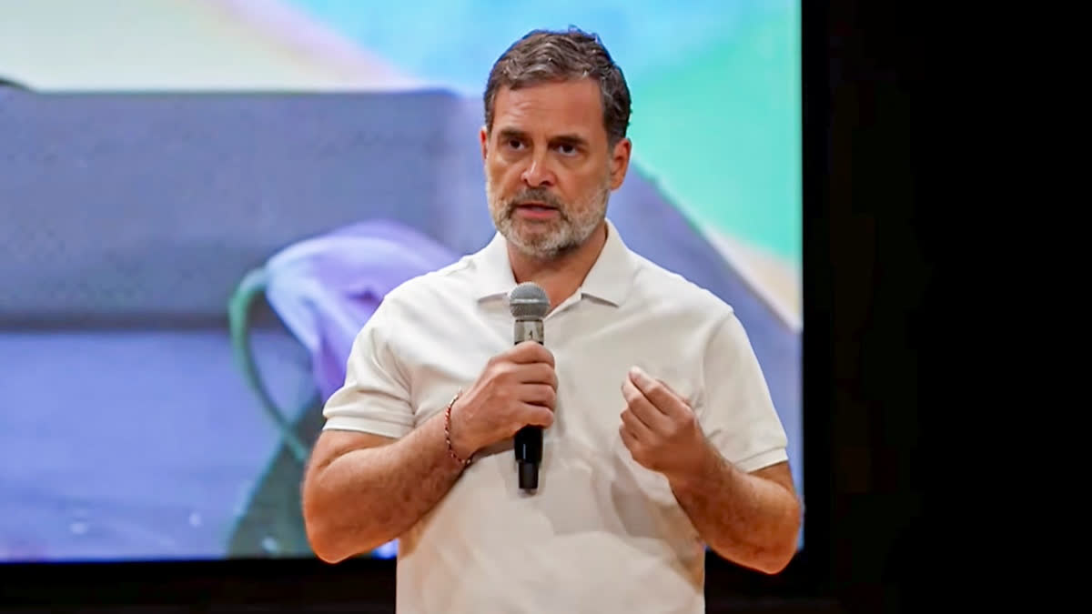 రాహుల్ గాంధీ నివాసంలో విపక్ష ఎంపీల సమావేశం