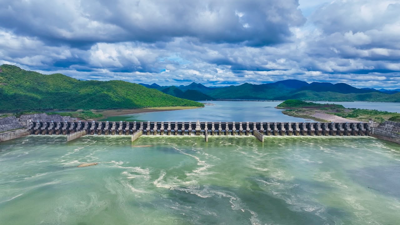 పోలవరం వద్ద మారిన గోదావరి జలాల రంగు