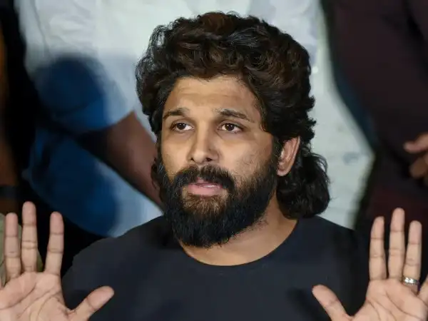 సంధ్య థియేటర్ తొక్కిసలాట కేసు విచారణలో అల్లు అర్జున్ హాజరు