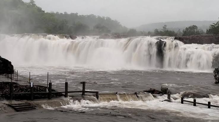 ఉగ్రరూపం దాల్చిన బొగత జలపాతం
