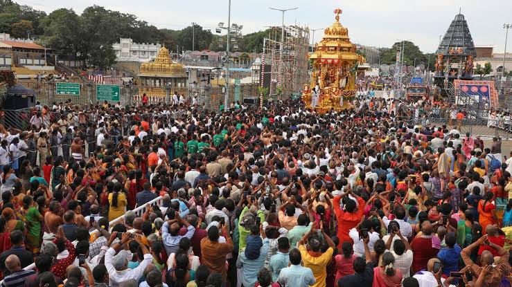 తిరుమలలో వైభవంగా శ్రీవారి స్వర్ణ రథోత్సవం..